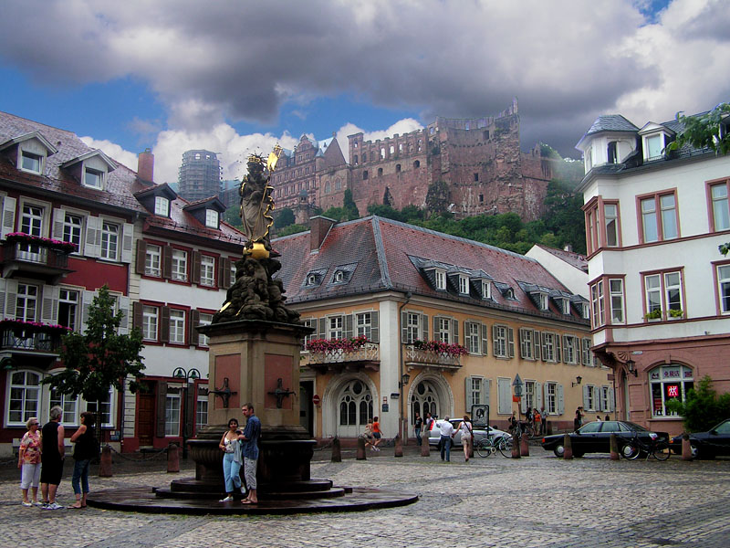фото "Городская площадь с видом на замок" метки: архитектура, путешествия, пейзаж, Европа