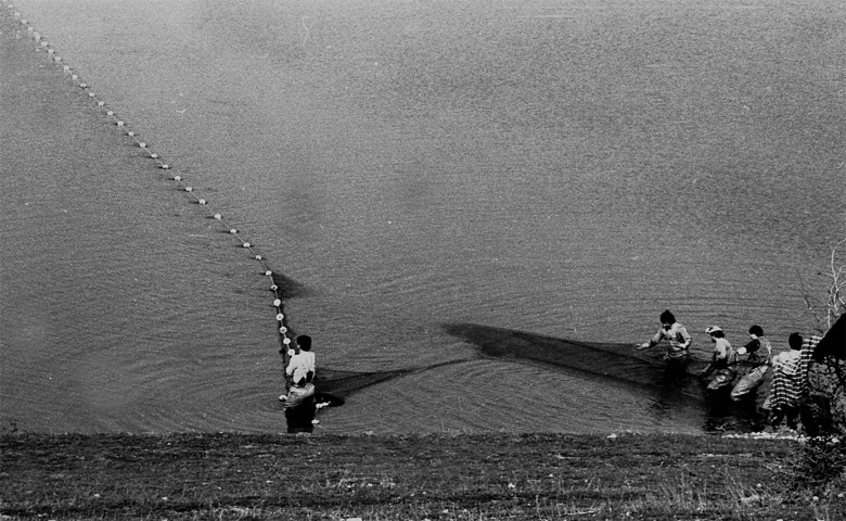 photo "fishmans" tags: landscape, black&white, water