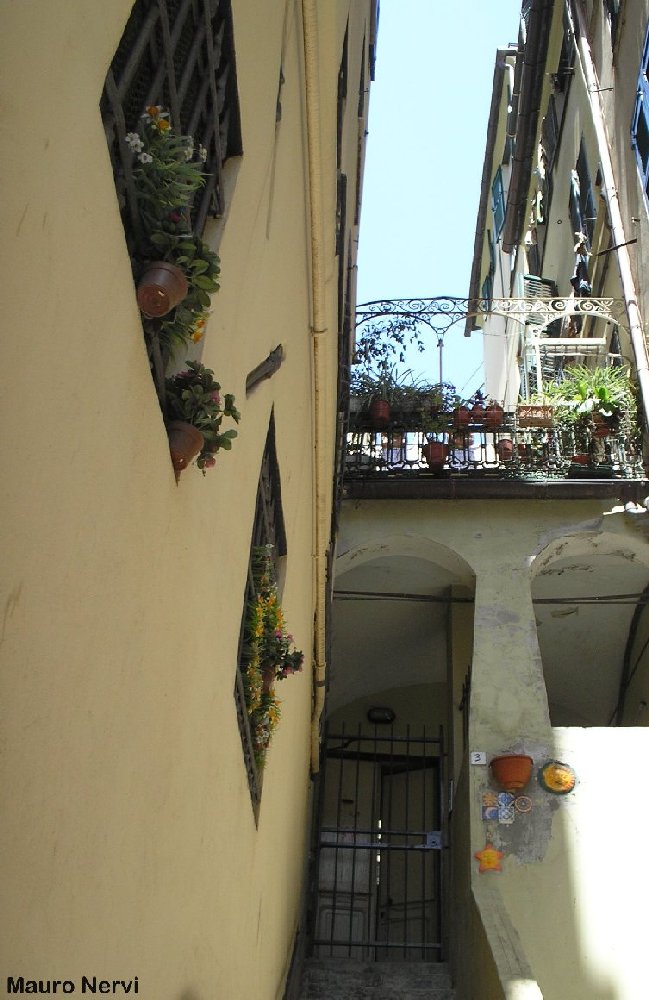 фото "old corners of Genoa, Italy" метки: архитектура, пейзаж, 