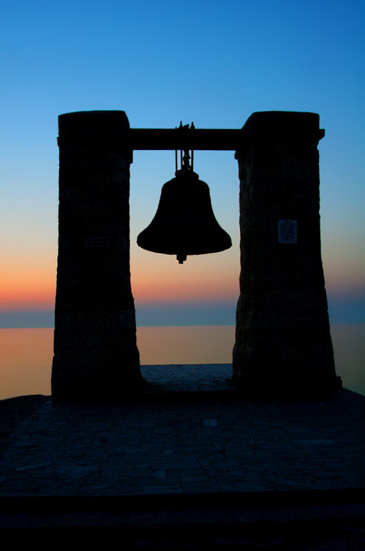 photo "Foggy alarm bell." tags: landscape, architecture, sunset