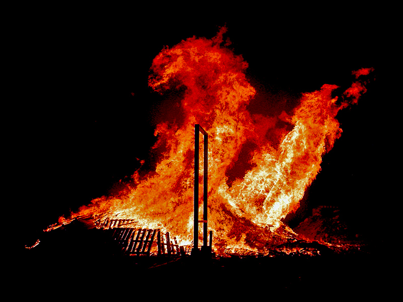 photo "A highly destructive fire" tags: travel, Europe
