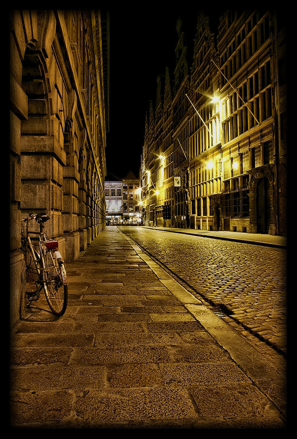 photo "Night Streets" tags: architecture, landscape, night