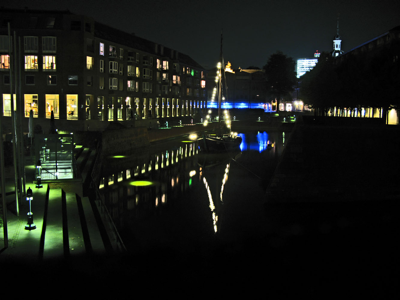 photo "Night in Dusseldorf" tags: landscape, water