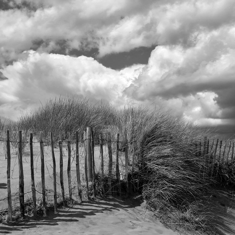 photo "***" tags: black&white, landscape, clouds