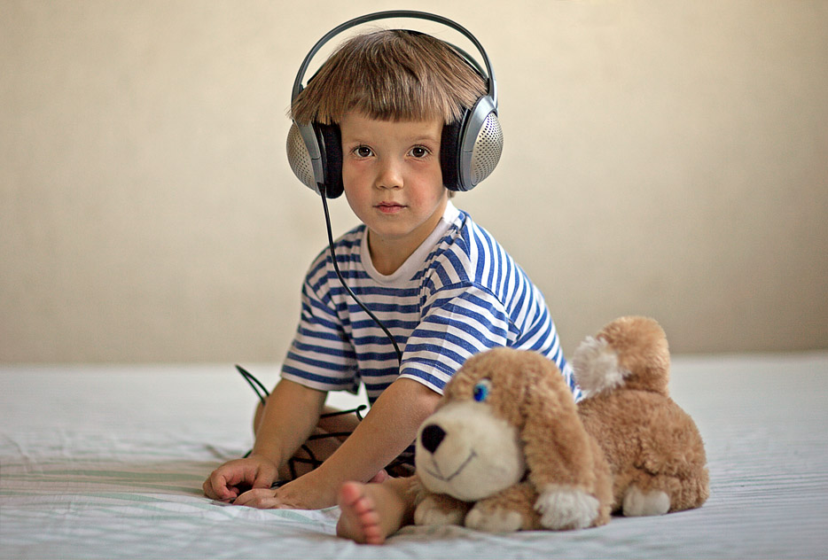 Музыка детям слушать можно. Музыкотерапия для детей. Музыкальная терапия для детей. Музыкотерапия для дошкольников. Рецептивная Музыкотерапия.