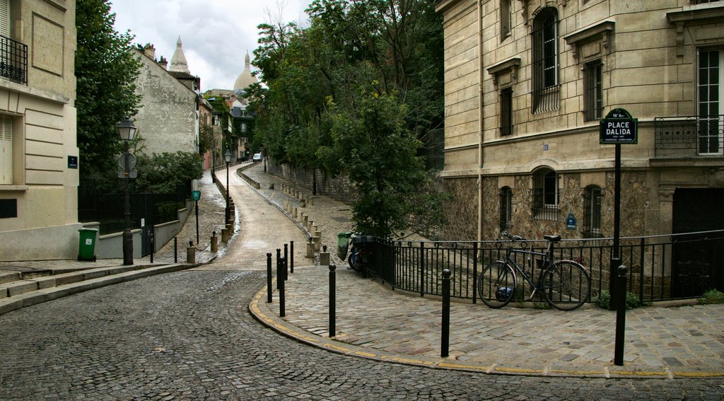 photo "A street of Montmartre" tags: architecture, travel, landscape, Europe