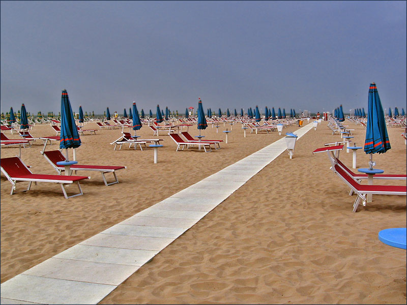 фото "Где же море? Пляж Римини" метки: путешествия, Европа