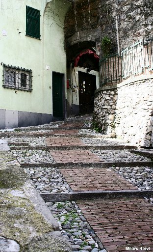 photo "lanes in old Genoa, Italy" tags: landscape, 