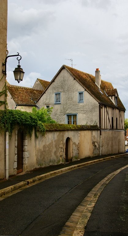 photo "Small street. A small house. A lantern." tags: architecture, travel, landscape, Europe