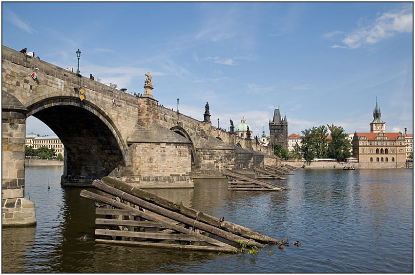 photo "They break ice" tags: architecture, travel, landscape, Europe