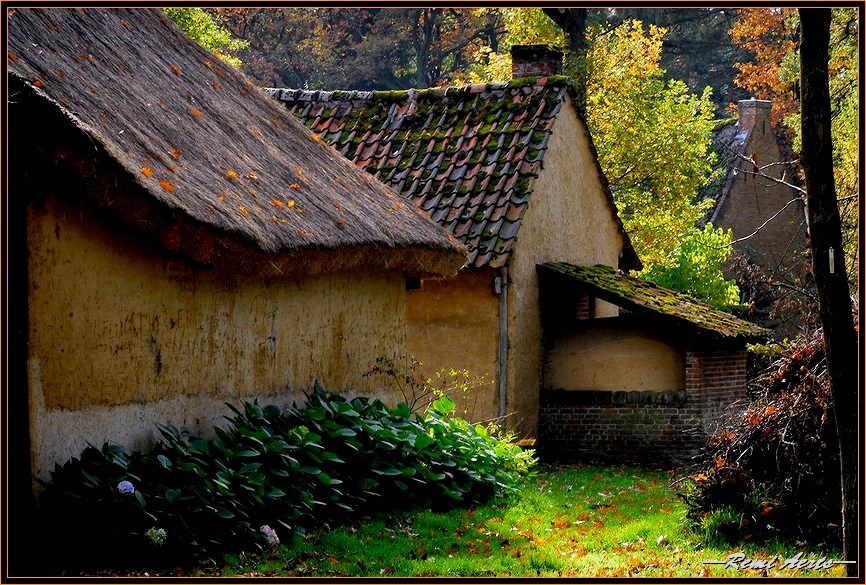 photo "old house with oven" tags: architecture, landscape, autumn