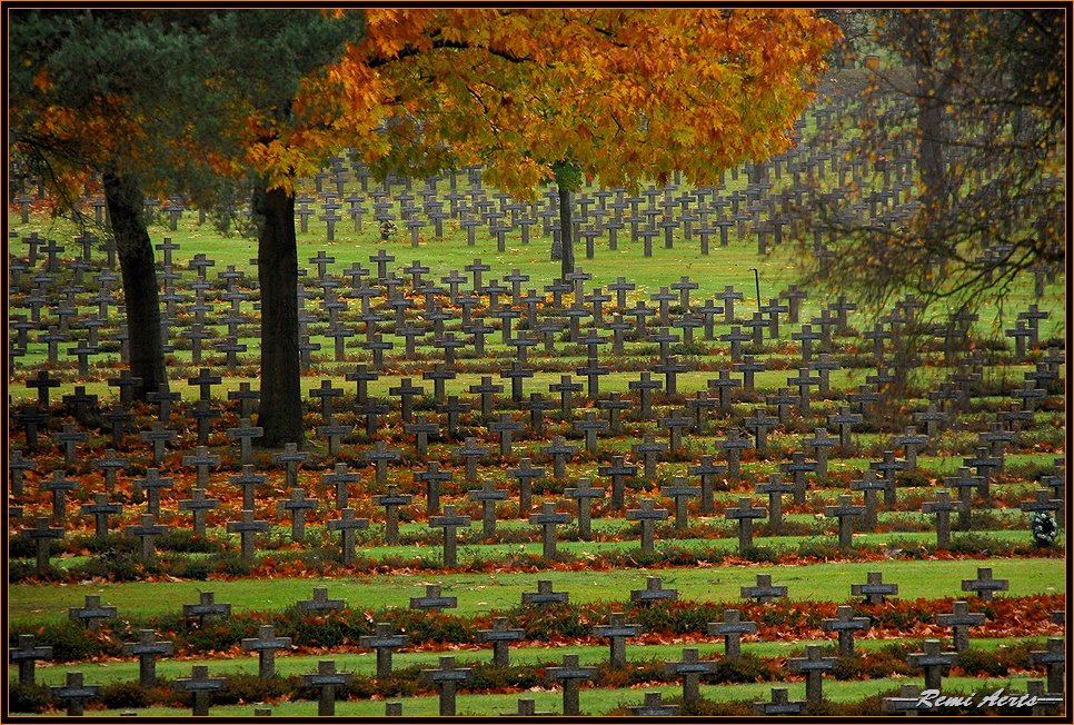 photo "let us remember them !!!" tags: architecture, landscape, autumn