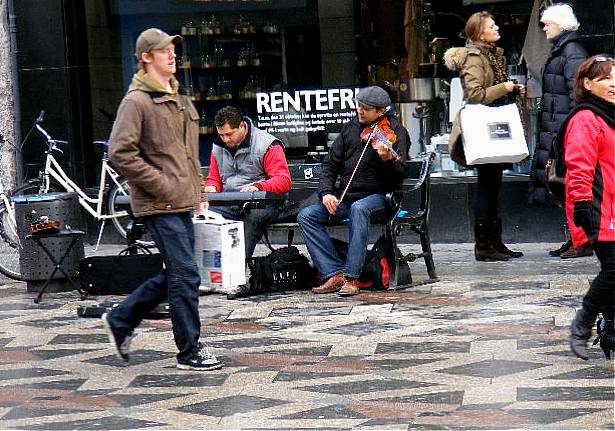photo "Street music." tags: reporting, 