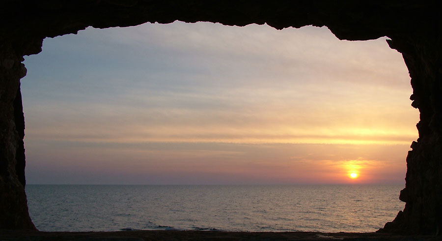 photo "Sunset Ancient Wall Frame" tags: , 