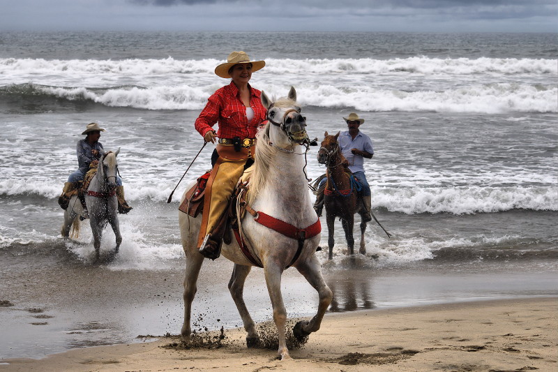 photo "DANCING TO THE WAVES" tags: travel, 