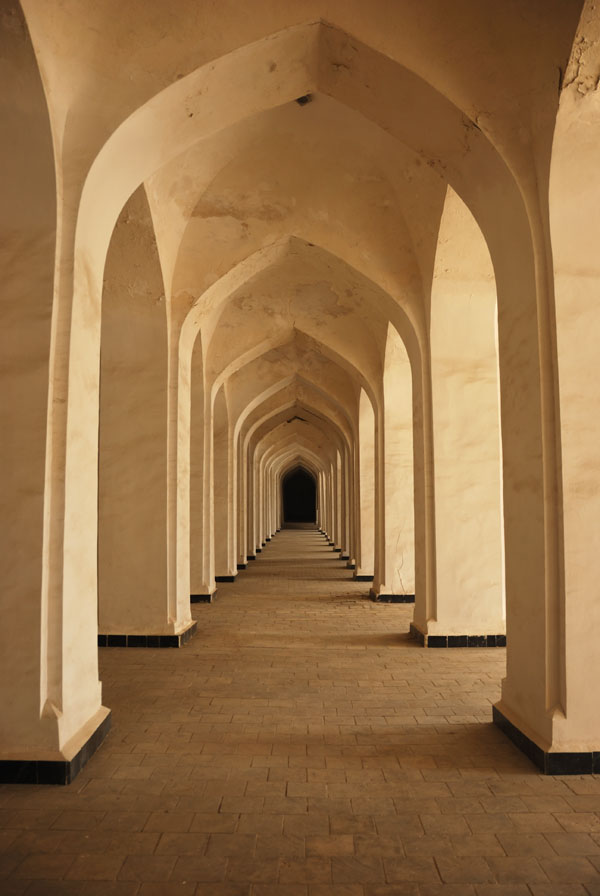 photo "Columns of Ancient Moscue" tags: architecture, travel, landscape, Asia