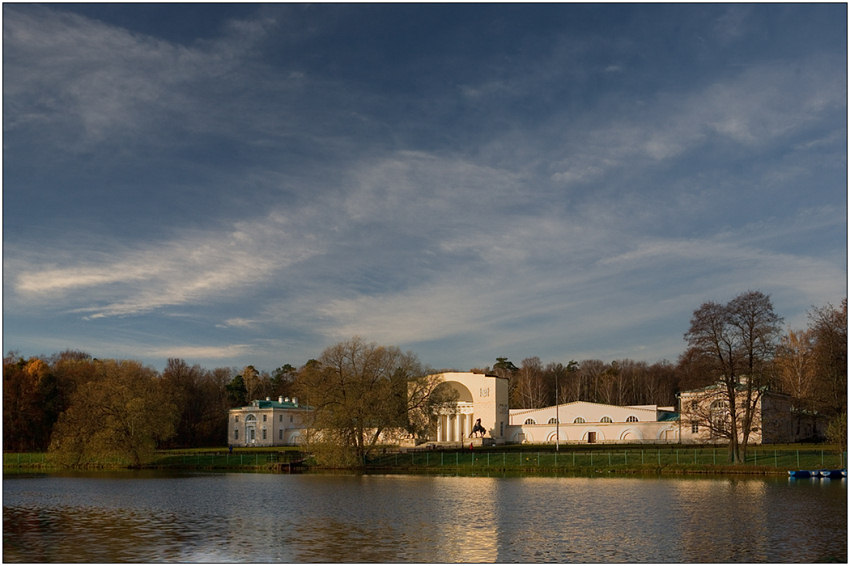 photo "Sketches of Kuzminskiy's park" tags: architecture, landscape, clouds