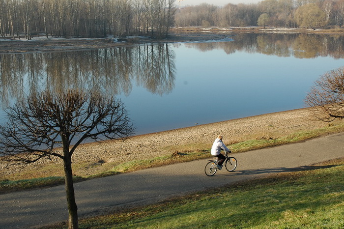 photo "Biking in morning" tags: , 