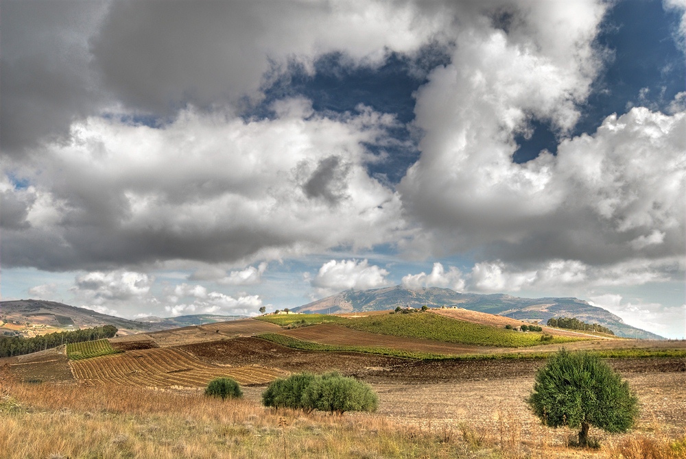 photo "Between heaven and earth" tags: landscape, travel, Europe, clouds