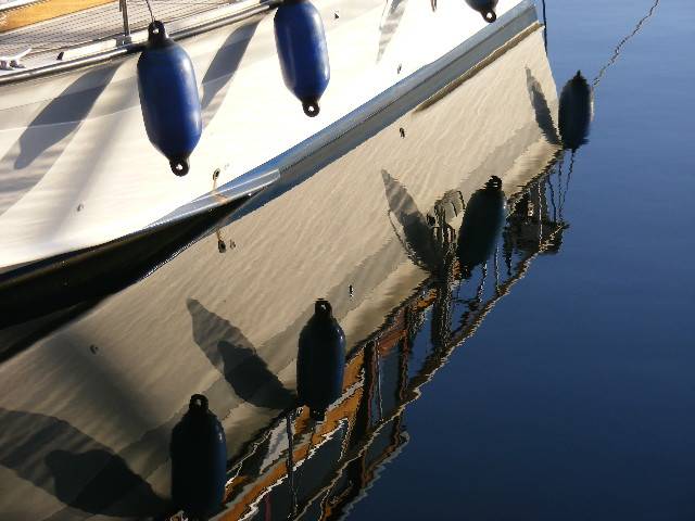 photo "Water reflection." tags: reporting, 