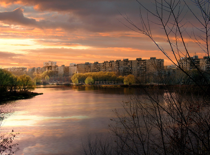 photo "River evening" tags: city, 