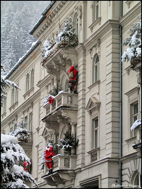 photo "Santas attack!" tags: humor, 