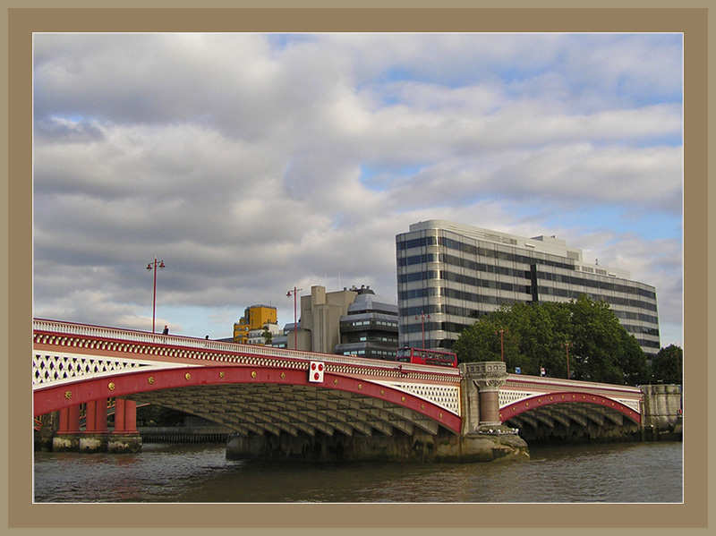 photo "A small piece of a large London." tags: architecture, city, landscape, 