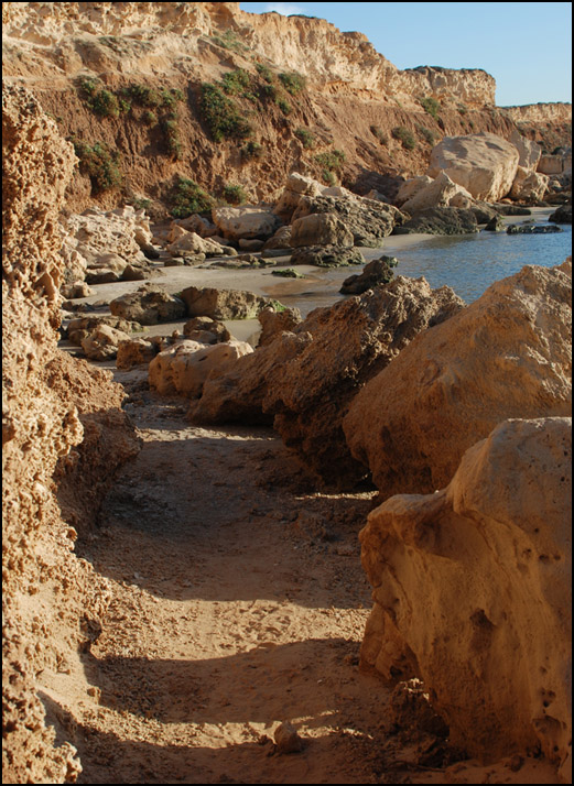 photo "The way to the sea." tags: landscape, mountains, water