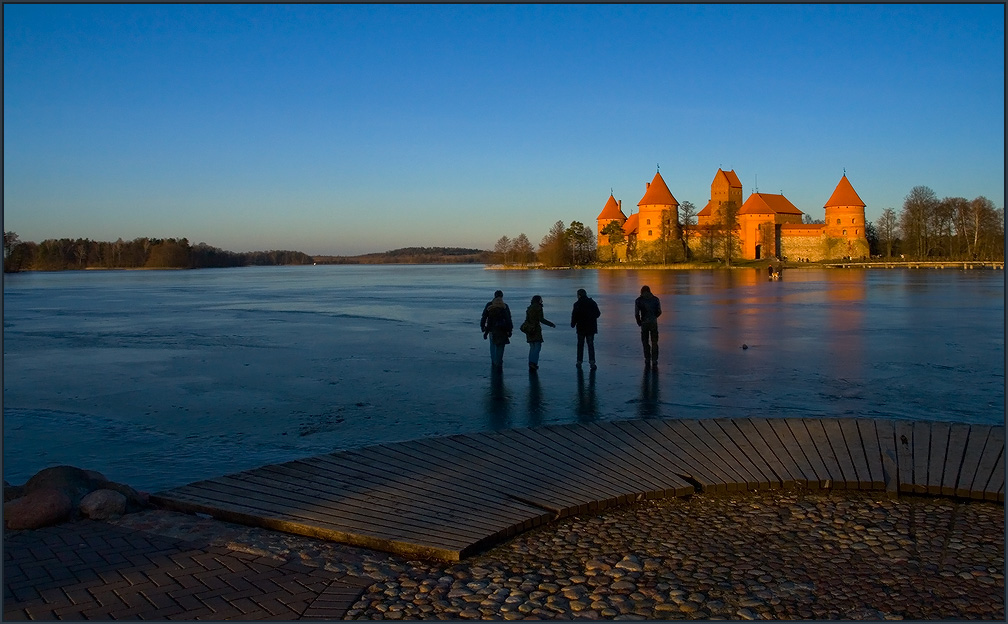 photo "The castle on an ice." tags: architecture, landscape, water