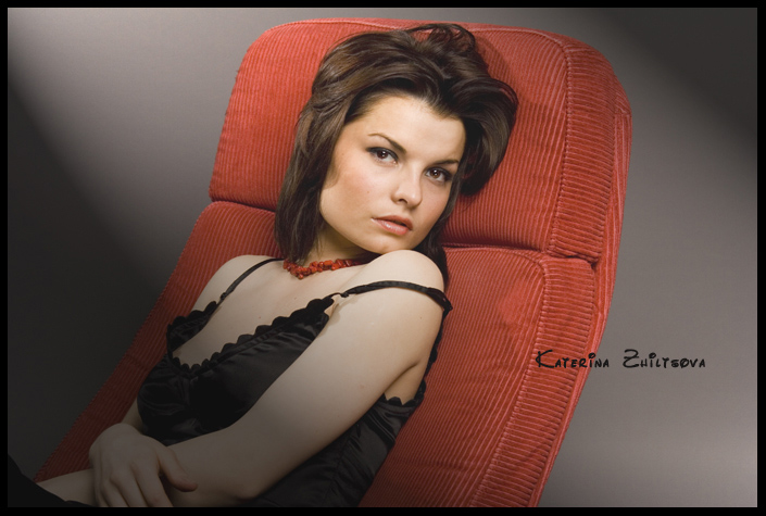 photo "red armchair" tags: portrait, glamour, woman