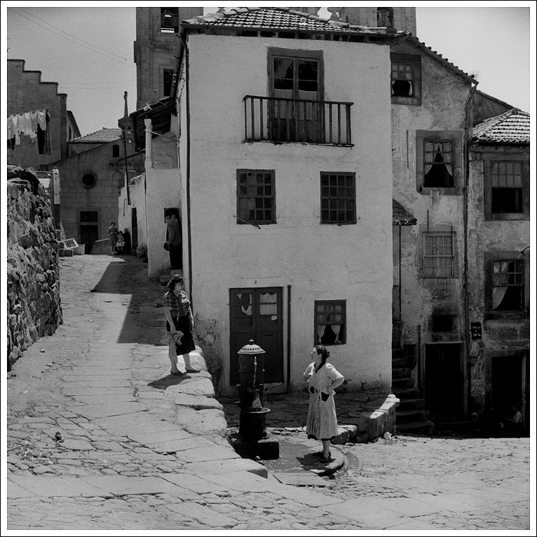 photo "The Fountain's Leanor" tags: city, black&white, 