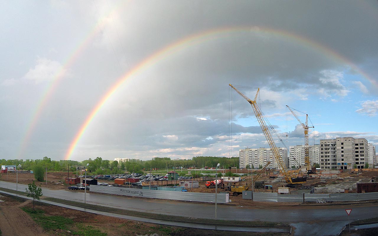 photo "Cranes and rainbow" tags: panoramic, city, 