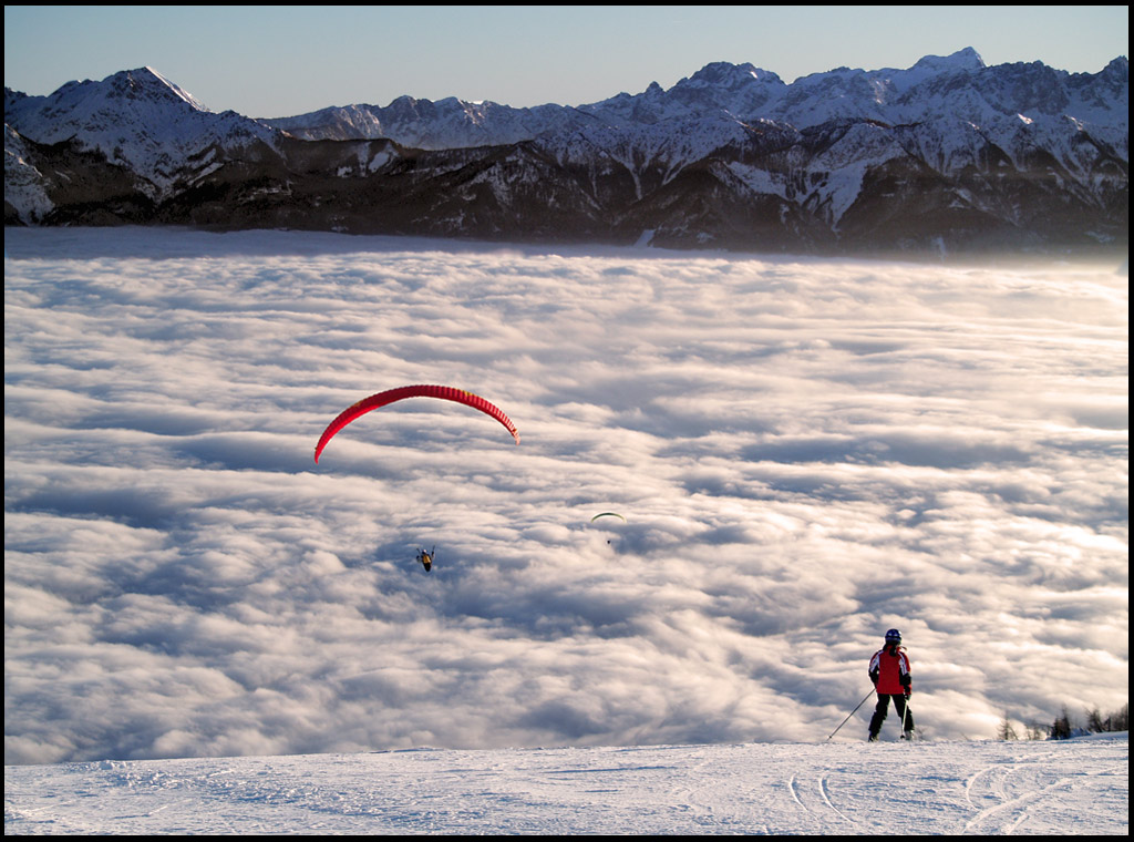 photo "Metamorphosis of skiers" tags: travel, sport, Europe