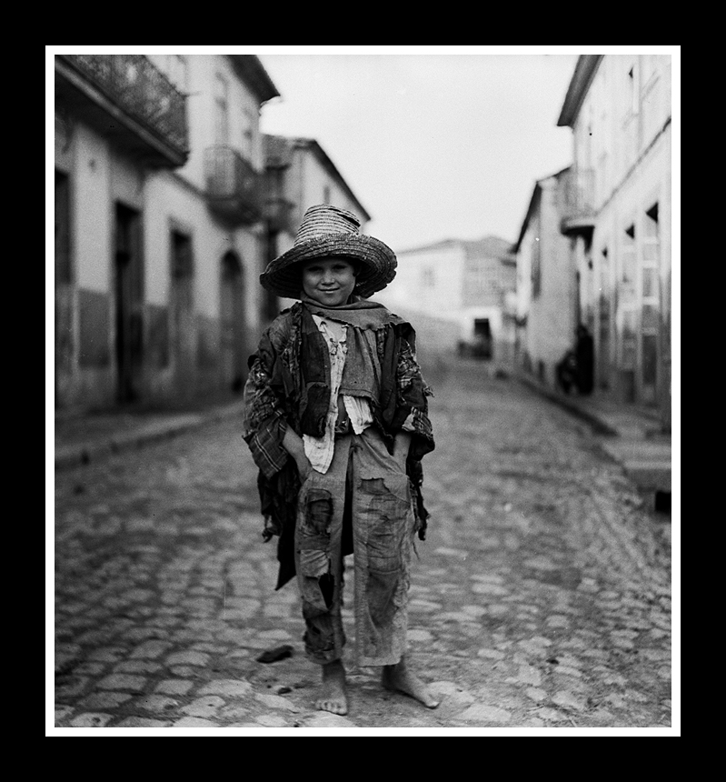 photo "The little friend legiao..." tags: black&white, portrait, children