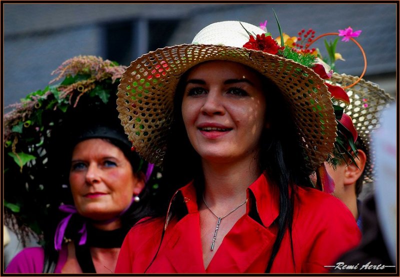 photo "nice hat" tags: portrait, reporting, woman