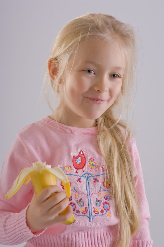 photo "Tasty banana" tags: portrait, children