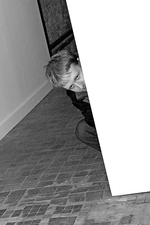 photo "Hide-and-seek" tags: black&white, genre, 