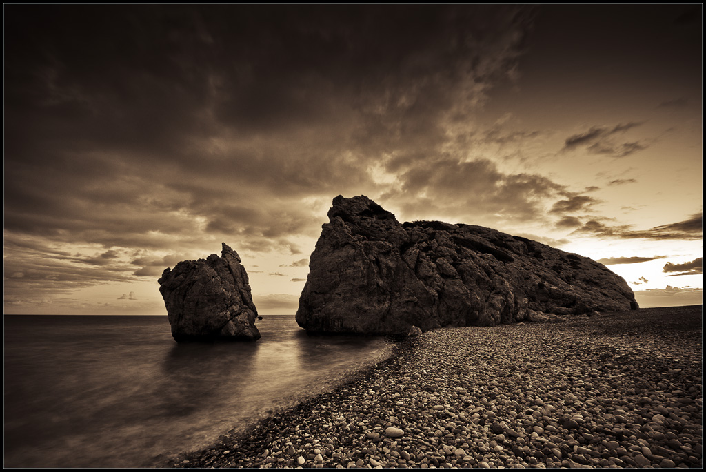 photo "Big and small" tags: black&white, landscape, sunset