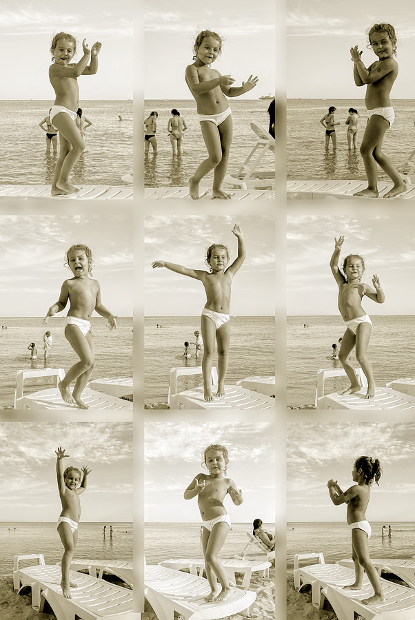photo "Dancing on the beach" tags: portrait, black&white, children