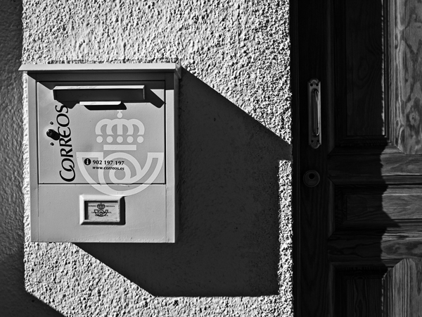 photo "send" tags: black&white, 