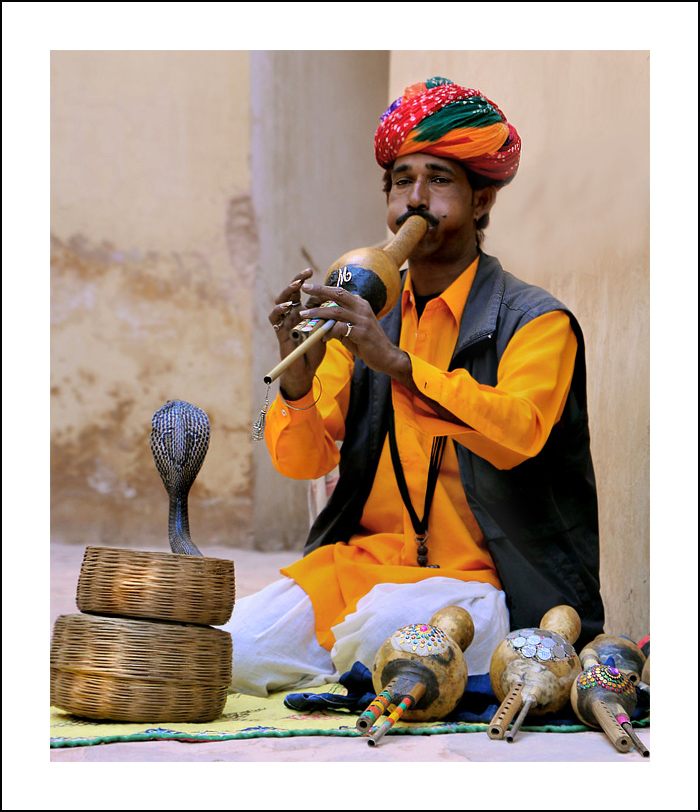 photo "Music links" tags: travel, genre, Asia