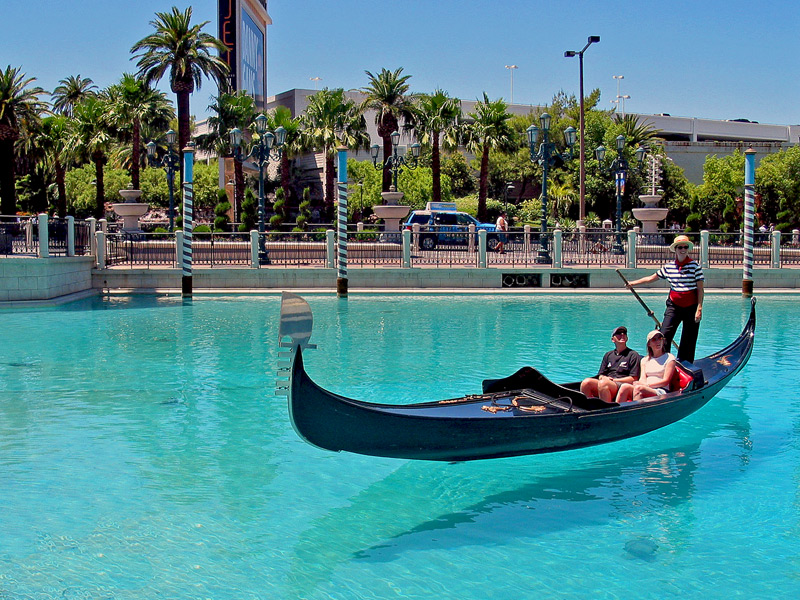 photo "Flying in a gondola" tags: travel, North America