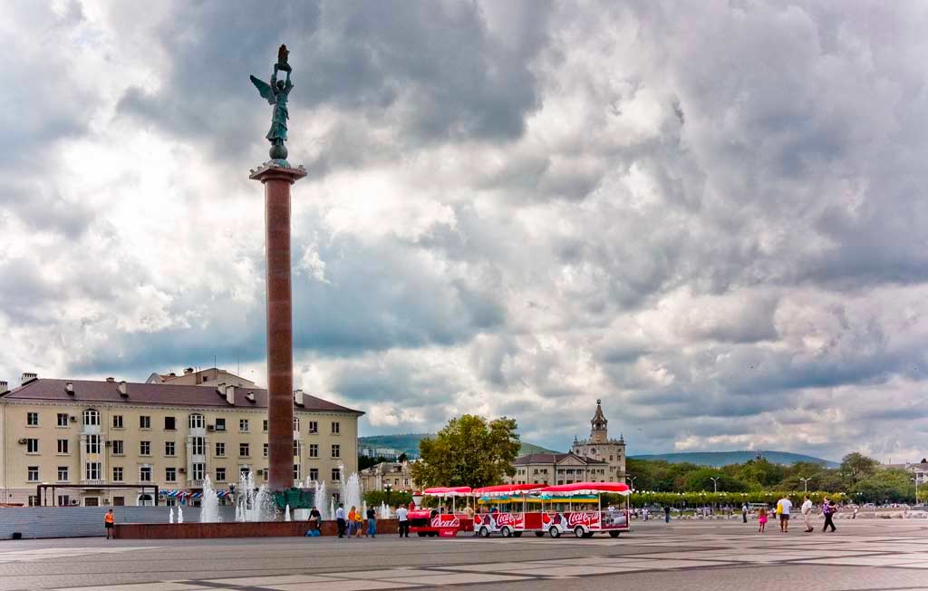 фото "Морской вокзал в Новороссийске" метки: архитектура, пейзаж, облака