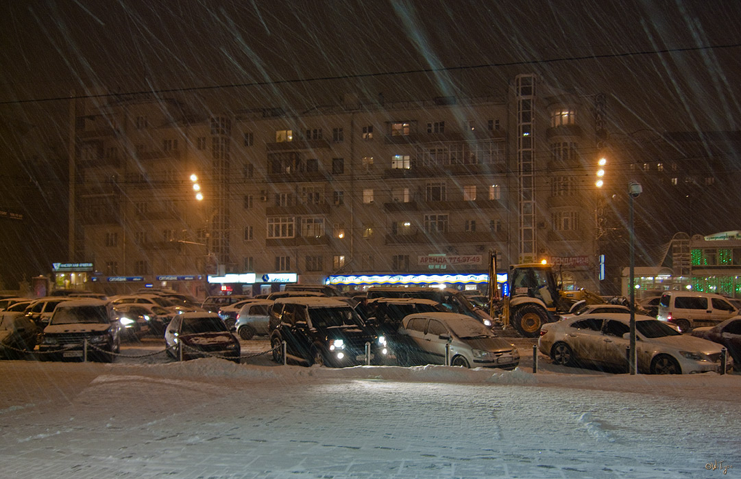photo "Snowfall and omens crisis" tags: city, 