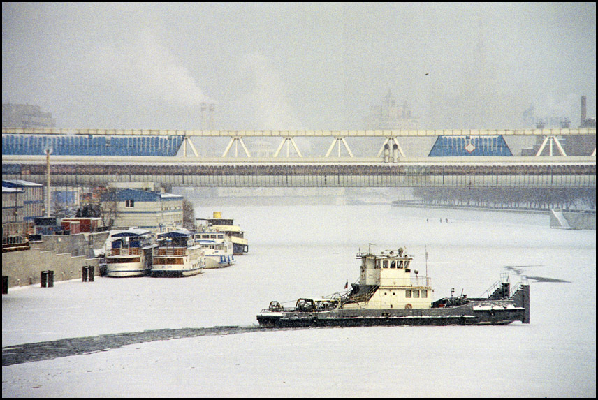 фото "Ледокол на Москве-реке" метки: пейзаж, город, зима