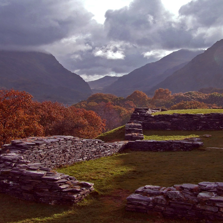 photo "Dolbadarn Castle - 80 feet above Llyn Padarn, North Wales" tags: landscape, autumn, mountains