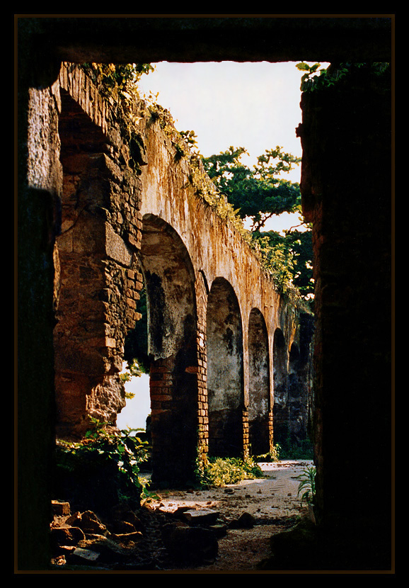 photo "Light in Ruins" tags: architecture, landscape, 