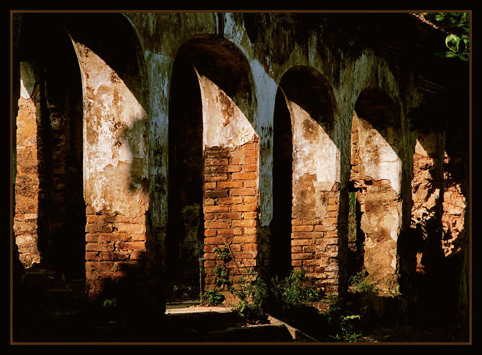 photo "Light in Ruins #2" tags: architecture, landscape, 