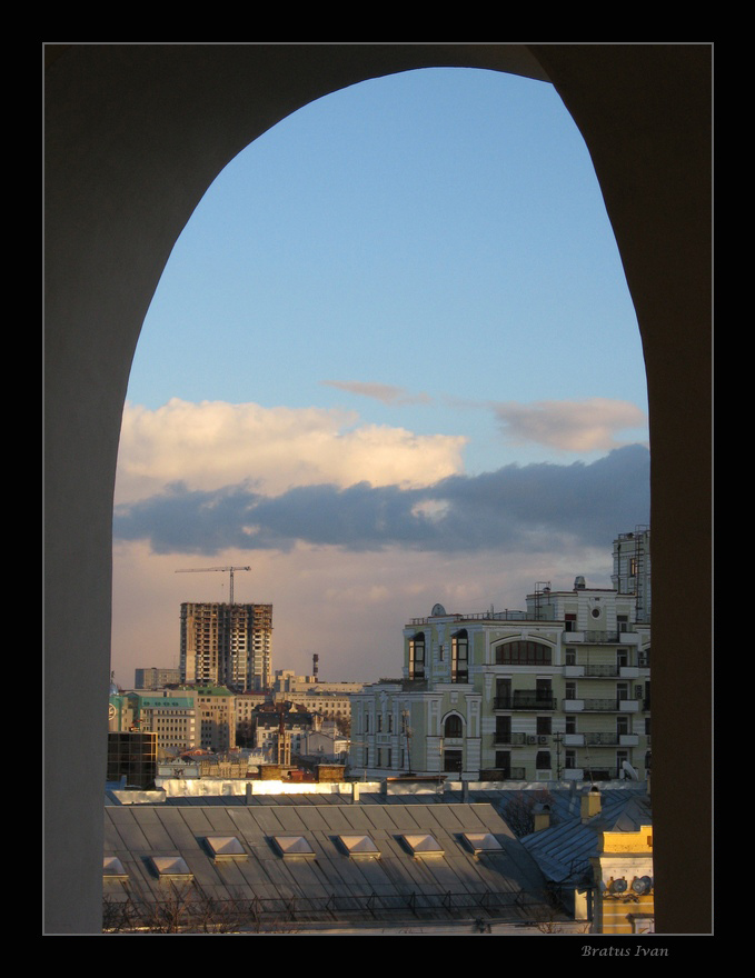 photo "Big city through the old window" tags: architecture, city, landscape, 