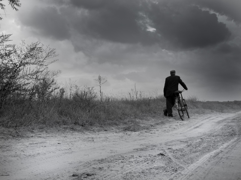 photo "step before darkness" tags: genre, black&white, 